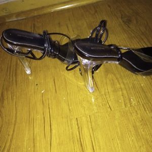 Pretty little things Sandals